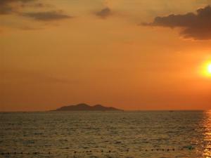 Sunset2_el_cacar_beach_resort